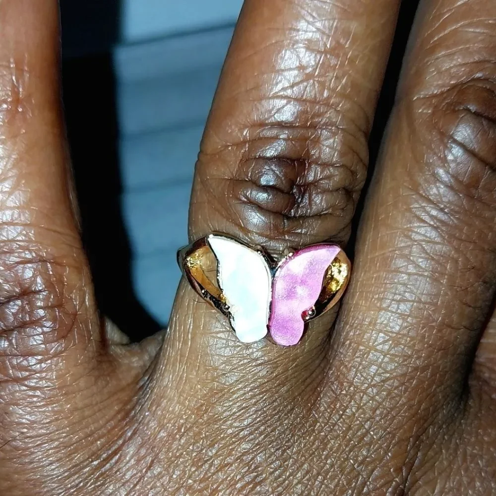 Super cute pink and white butterfly ring sz 7